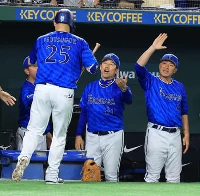 【DeNA】筒香嘉智 打率.130(46-6) 本塁打1 打点1 　ファン「福留コースだから