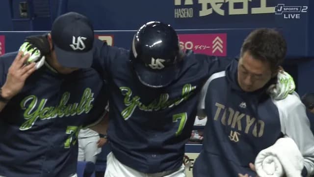 ヤクルト、初回ひっでぇ形で先制される → 更に長岡が負傷交代