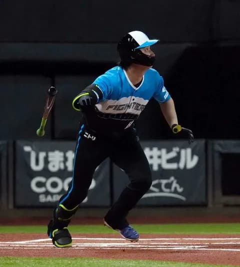 日本ハム・浅間がエスコンFで初の先頭打者弾！　初球アーチ、自身4年ぶり5本目