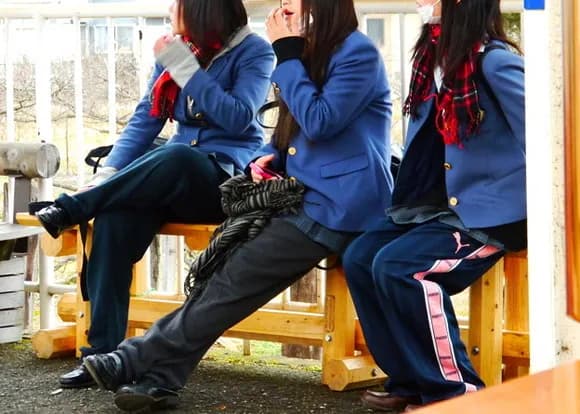 【唖然】女子生徒「はにわルック」で教諭ブチギレ →頭髪掴んで流血させるも逮捕されず・・・・・