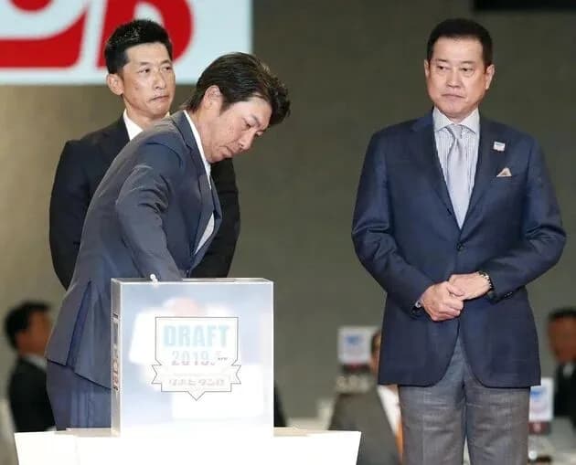 【悲報】巨人原辰徳元監督、ドラフトで宮城(現オリックス)と堀田の二択で堀田を選んでしまうwwwww