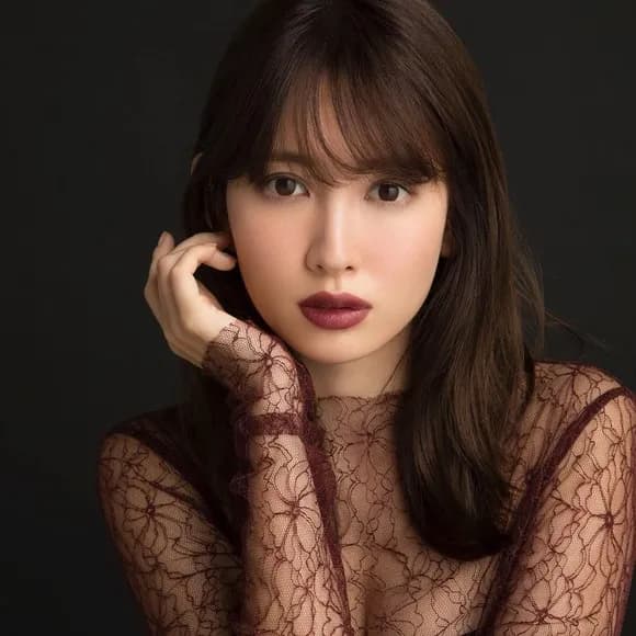 【悲報】小嶋陽菜「一般人と話して『話つまんねーな』ってのは正直ある」