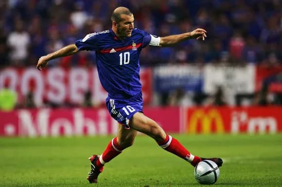 【疑問】ジダンってレジェンド扱いされとるけど、そんなすごいか？ｗｗｗｗｗ