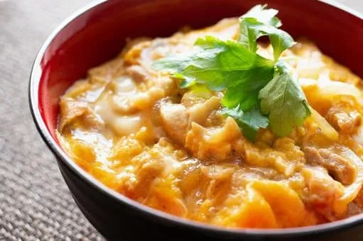 【疑問】何で牛丼屋、カツ丼屋、天丼屋はあるのに、親子丼屋はないんや？ｗｗｗｗｗｗｗｗｗｗｗｗｗｗｗｗ