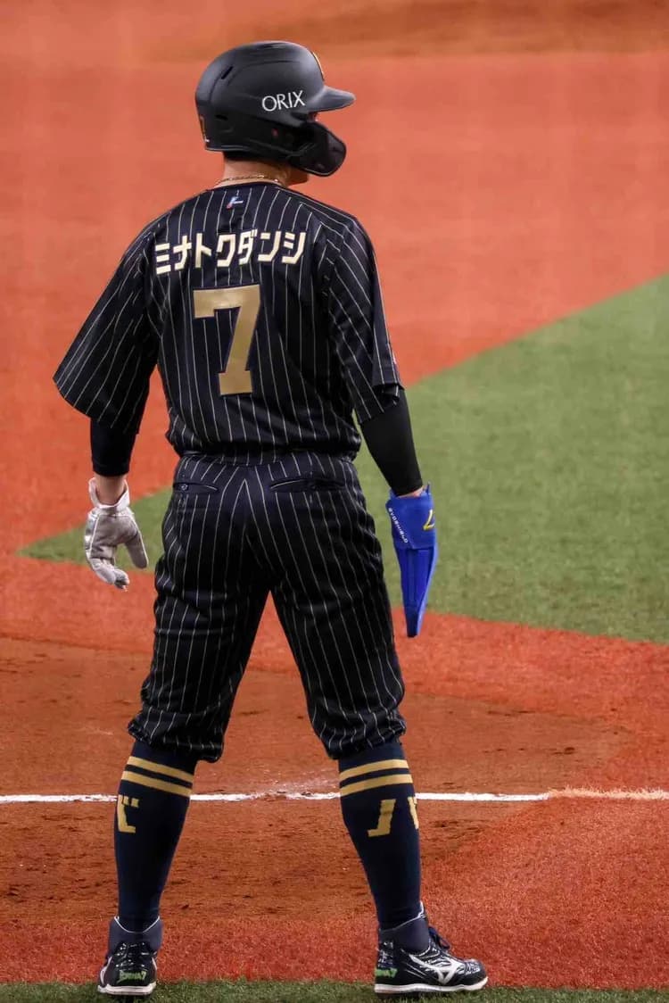 これが変態打ち…… 「ミナトクダンシ」西川龍馬、ロッテ種市のワンバンをヒットに！？