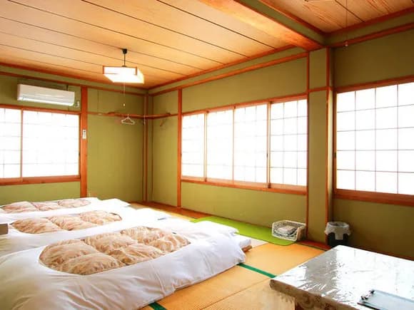 【画像】民宿「ご飯はセルフです」 →食い尽くし系男子、全部食べて他の客ブチギレｗｗｗｗｗｗ