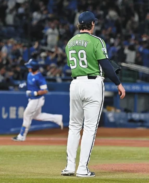 ヤクルトの抑えバウマンさん、6戦4失点3本塁打