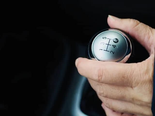 日本車メーカー「日本では99%以上の車がオートマなんです」