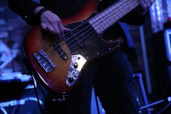 【急募】世界三大ギタリストってジミヘンとエリッククラプトンとあと1人は誰・・・？