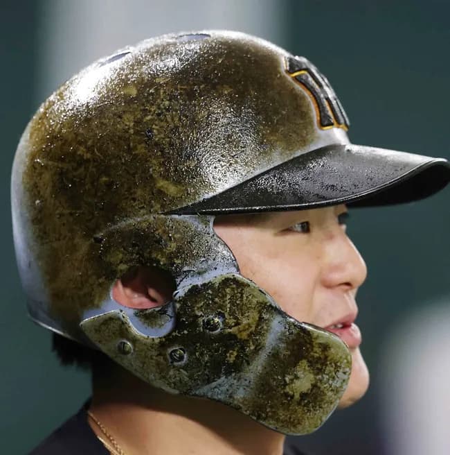 【画像】阪神前川のヘルメット、限界突破ｗｗｗｗｗｗｗｗ