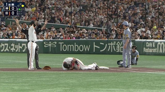 【最悪】 巨人・岡本、肘が逆方向に…　中野と接触して負傷交代