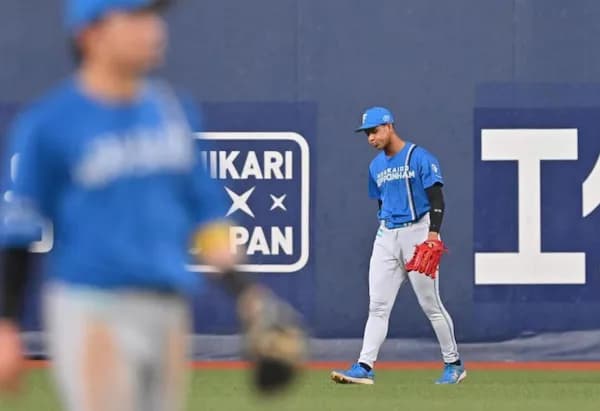 新庄監督、万波の守備に助言「守備のスランプ。いいプレーが続けば直ってくる」