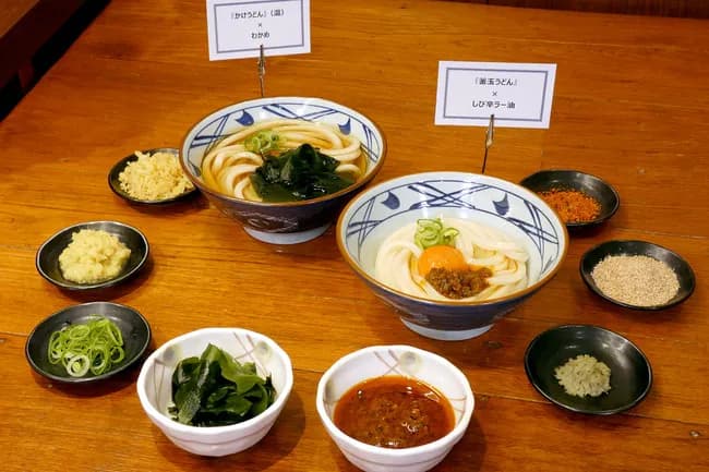 【朗報】丸亀製麺、わかめとラー油を無料に「讃岐うどんの文化を楽しんで欲しい」