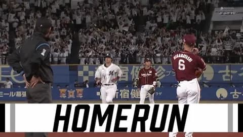 打球はライトへ！！藤岡、今シーズン第1号2ランホームラン！！