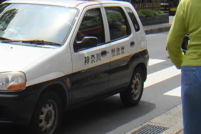 【悲報】神奈川県警「ガラスを割ったのは家族の偽装工作、事件だったら自分は警察を辞める」