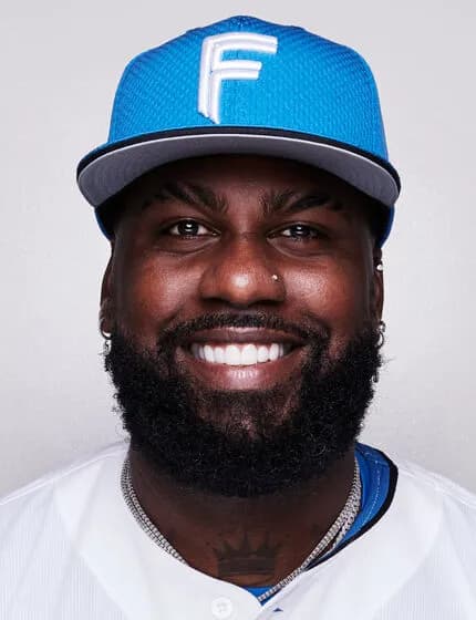 【日本ハム】レイエスがバックスクリーンに打ち込む6号2ラン！「それは神助っ人」の声続出！