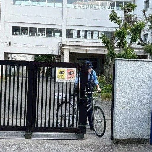 立川・小学校侵入事件、女児の母親は「金髪のヤンキー」