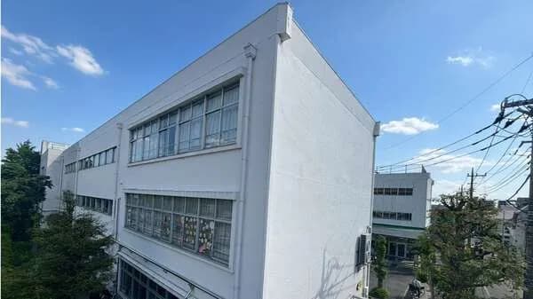 【悲報】金髪ヤンキー母が召喚したヤンキー男二人が小学校に侵入した事件