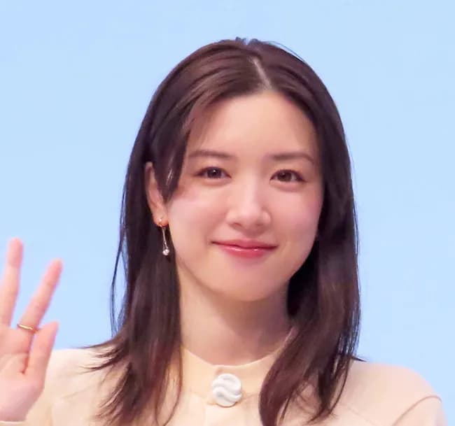 【悲報】永野芽郁さん、ラジオ生放送で二股不倫疑惑に一切触れず、逃亡成功WWWWWW