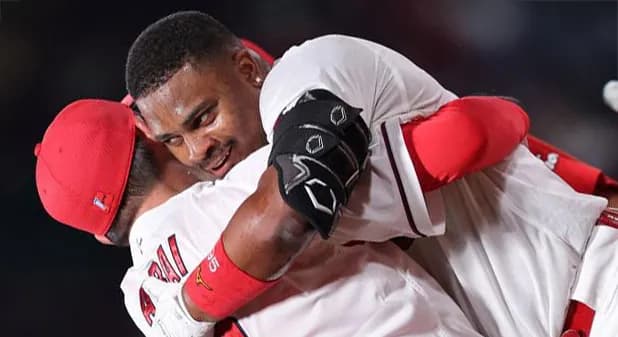 カープモンテロ、延長12回に劇的サヨナラ打！奨成4年ぶり1号弾＆5戦連続複数安打！末包6号＆好守！ドラ3岡本プロ初勝利！貯金2で2位浮上！【広島5x-4巨人/試合結果】