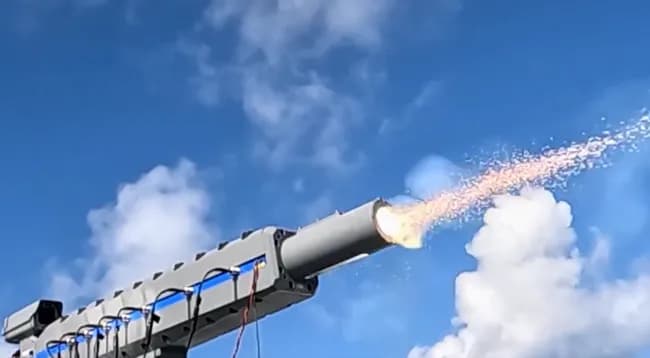 防衛省、超電磁砲「レールガン」試作品を洋上で発射実験へ