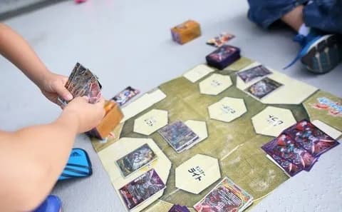 カードゲーム初心者「興味ある。ルール教えて」ワイ「ええよ！まずは基本のキからやな！」