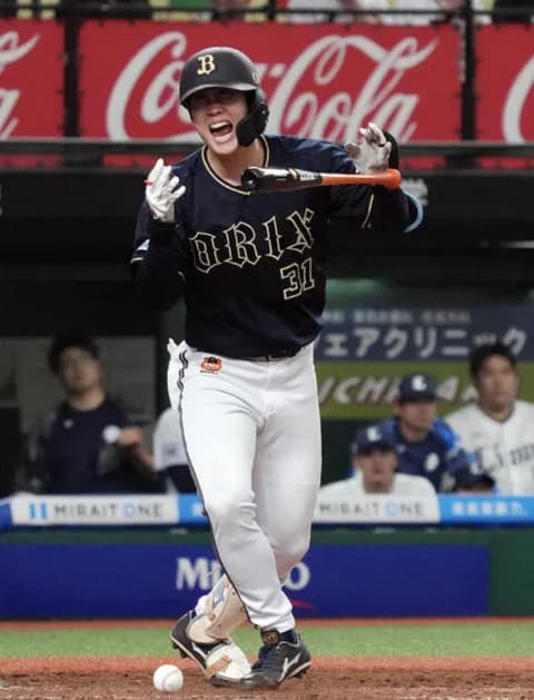 右手に死球受けた太田椋が病院へ　ここまで全試合出場、打率.323で首位打者