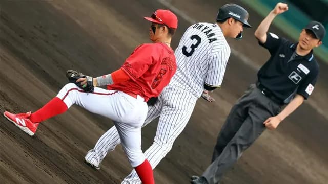 カープ末包『フェイク捕球』で阪神大山を騙しライトゴロ完成！強肩発動の技ありファインプレー！！