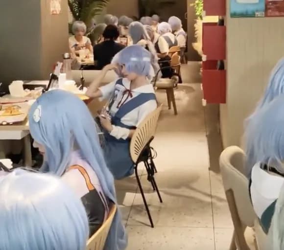 【動画】中国で綾波レイのクローンが大量発生するｗｗｗｗｗｗｗｗｗｗｗｗ