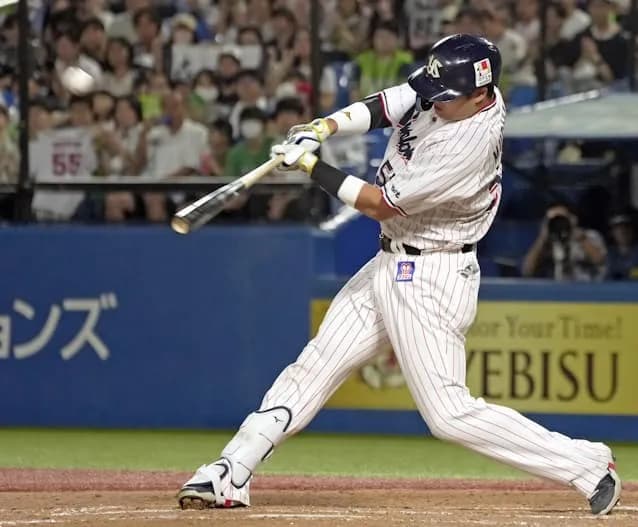 MLBスカウト「村上宗隆は外野をある程度のレベルで守れると証明しないと多分どこも獲らない」