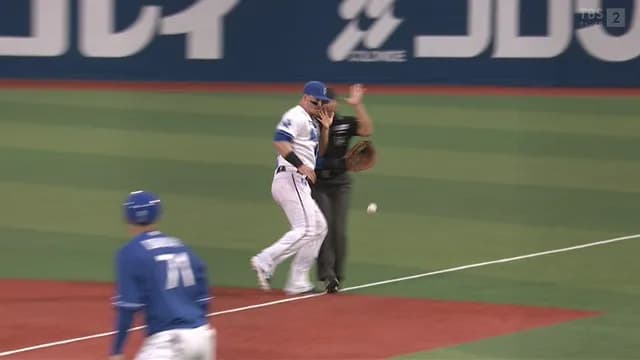 オースティン、審判と交錯するハプニング