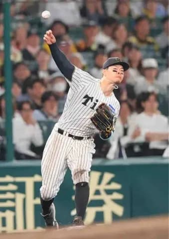 【阪神】佐藤輝明がメジャーばり“爆肩”スロー「アレナドみたいな守備がNPBで」ファン興奮