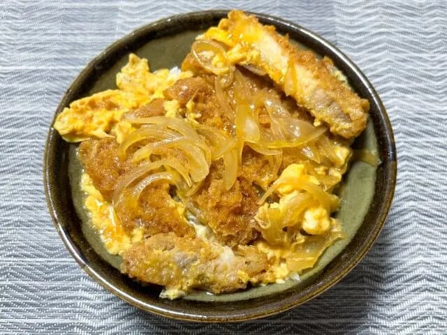 カツ丼の玉ねぎって蛇足の典型例だよな