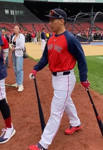 【悲報】吉田正尚さん、補強枠を空ける為に60日間の故障者リストに移行