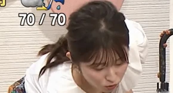 【悲報】人気女子アナさん、うっかりチラしてしまうｗｗｗｗｗｗｗ