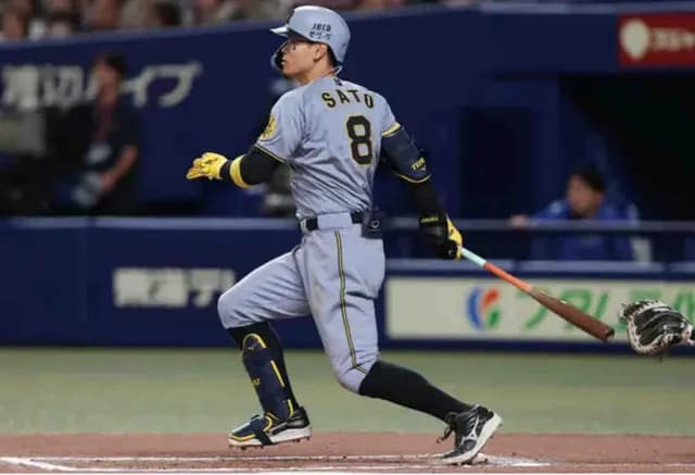 【阪神】レフト佐藤輝明が絶好調３安打　福敬登の超スローカーブもノーステップで技ありの安打