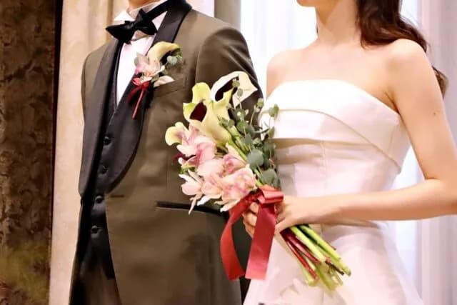 結婚式（500万円かかります、恥ずかしいです、準備に1年かかります）←女がこれをやりたがる理由