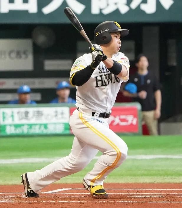 ソフトバンク近藤健介　復帰初戦で即安打！　腰手術＆右太腿裏痛から2カ月ぶりの1軍戦出場