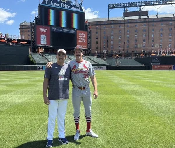 菅野「マイコラス久しぶりー」 マイコラス「(メジャー来るの)遅えよ！」