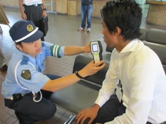 【衝撃】警察「呼気検査です」→41歳おじ「ン拒否するゥ」→ﾀｲｰﾎ