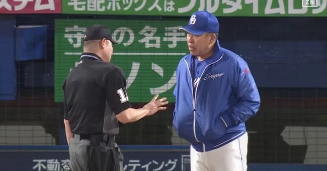 中日、井上監督が審判団に猛抗議　川越が本塁打性の打球→判定変わらず、場内騒然