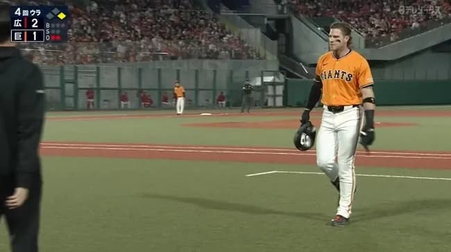【巨人対広島10回戦】巨人　キャベッジにアクシデントか　タイムリー直後に代走送られ緊急交代　自らベンチに要求するシーンも