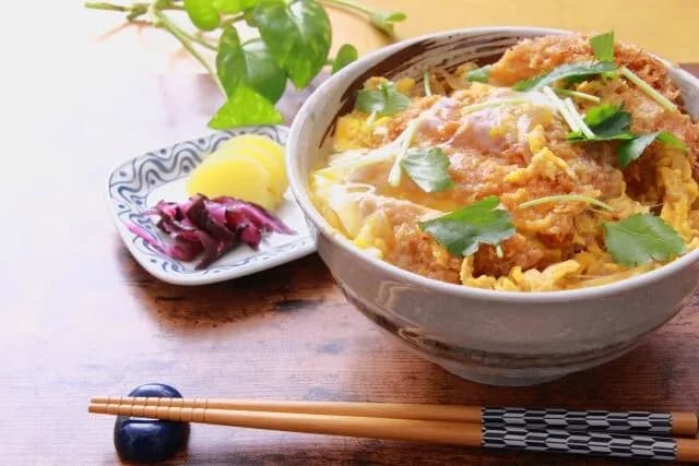 カツ丼に乗ってる葉っぱの意味ｗｗｗｗｗｗｗｗｗｗ