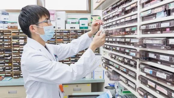【悲報】薬剤師（年収550万）、意外と低くくね？ｗｗｗｗｗ
