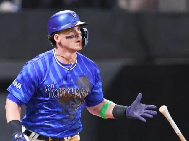 Deオースティン .226 2本 12点 併殺6 OPS.663←不動の4番バッター