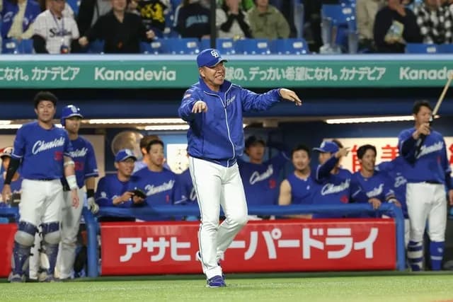 威厳＞＞＞＞＞＞ホークアイ(笑)(笑)(笑)