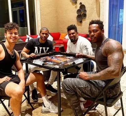 チャップマン→170キロ投げます、トミージョンしてません、