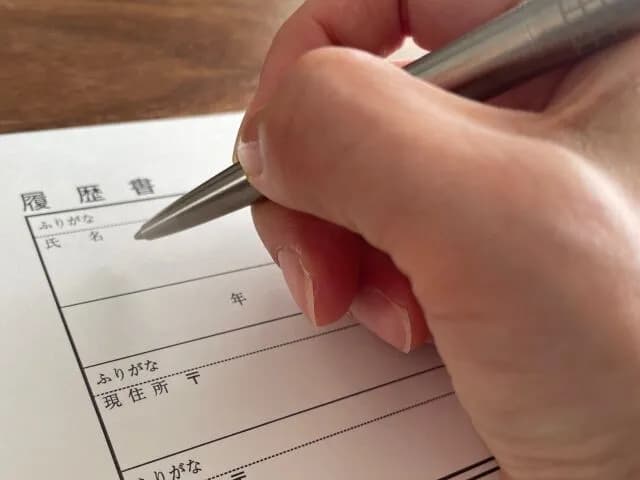 27歳高卒まともな資格なしワイでも働ける仕事教えて