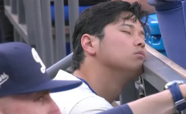 大谷翔平さん、試合中に寝てしまう