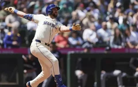 【MLB】マリナーズの「４番・捕手」ローリーが３戦連続２３号本塁打　大谷翔平抜きメジャー単独トップに